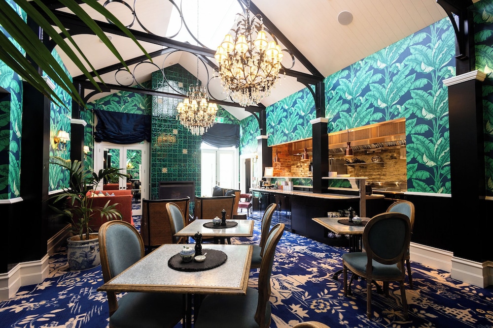 restaurant cafeteria