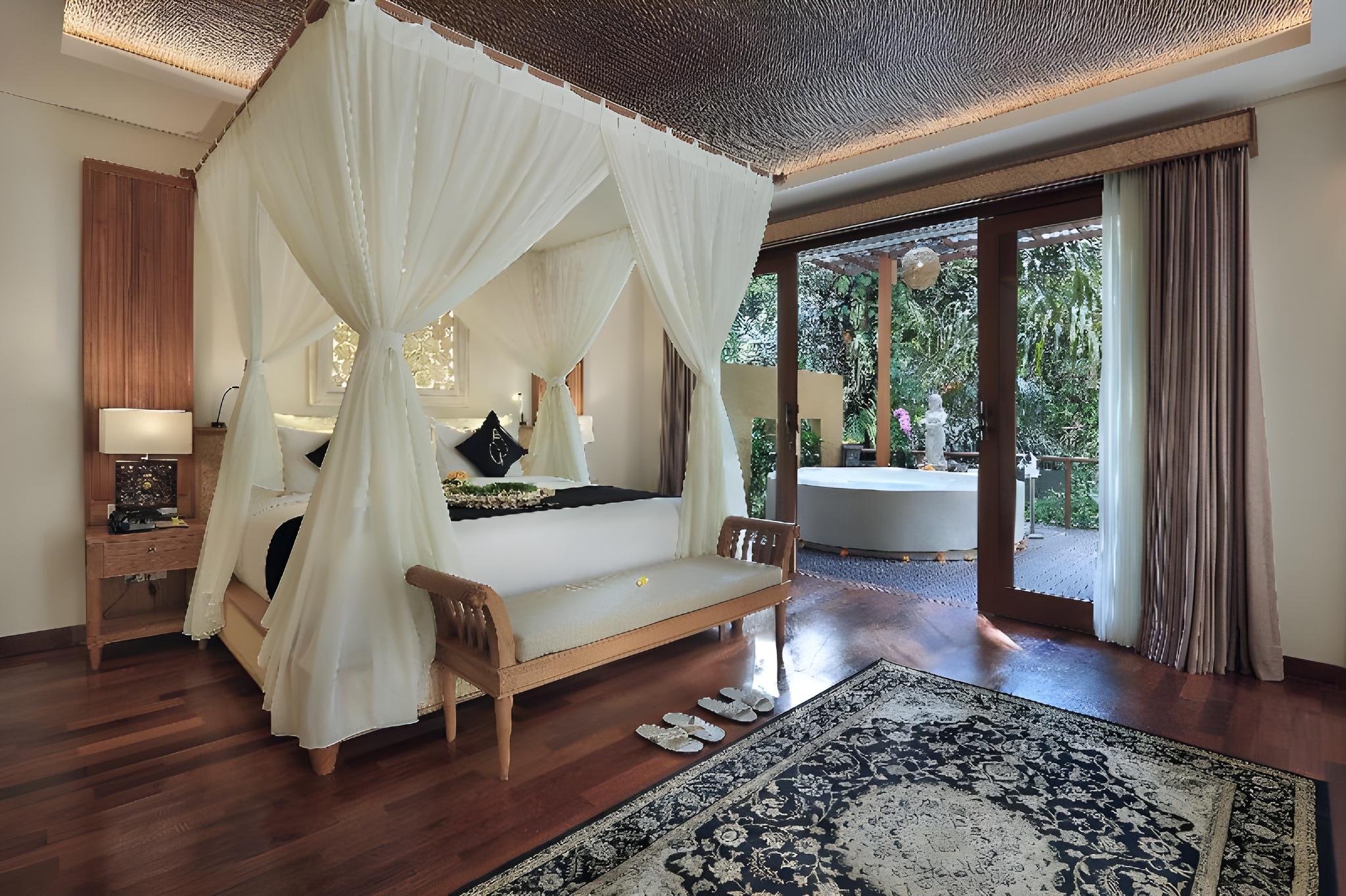 ROYAL, SUITE, JETTED TUB