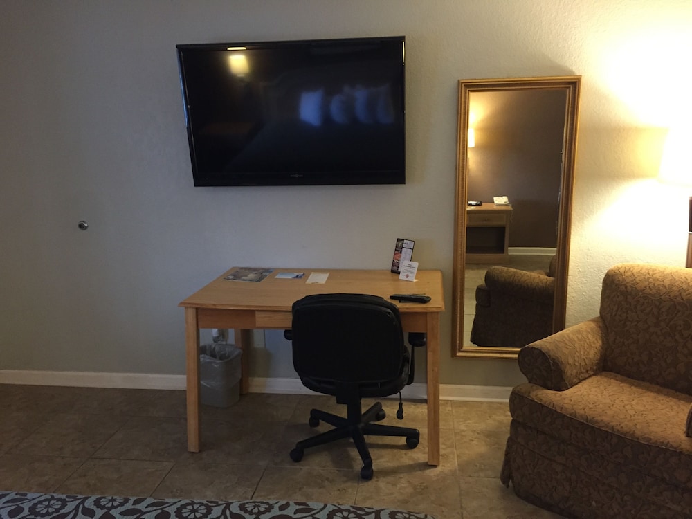 Days Inn by Wyndham New Braunfels 30/33