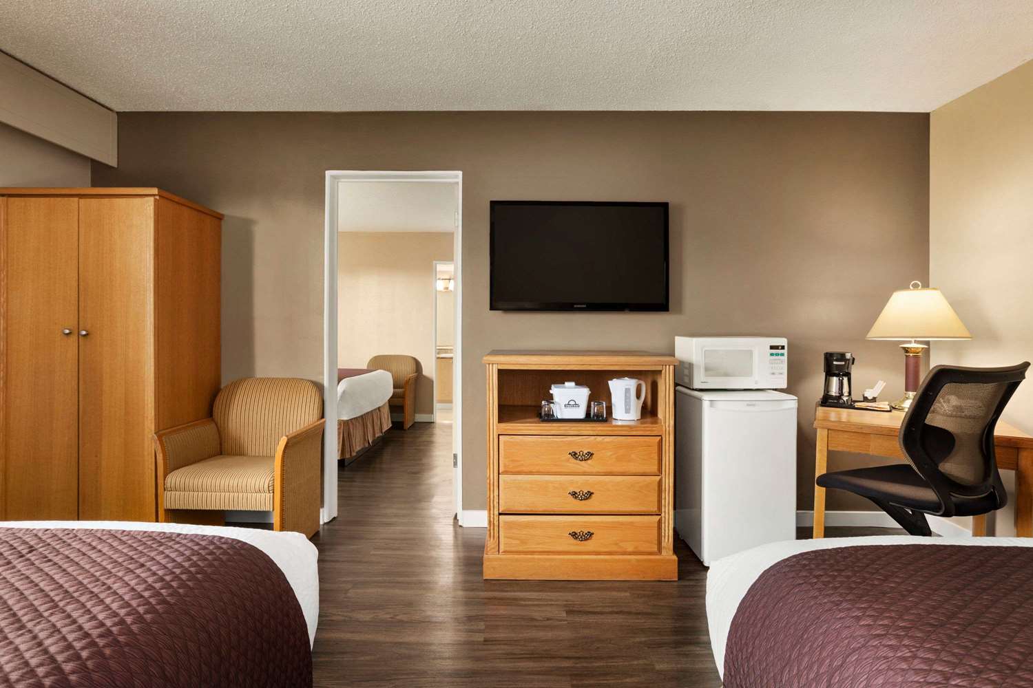 Days Inn By Wyndham Victoria Uptown 49/62