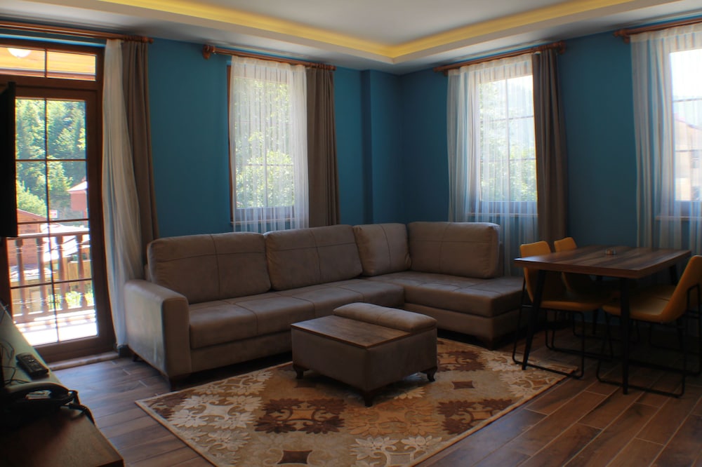 Hirande Hotel 25/50