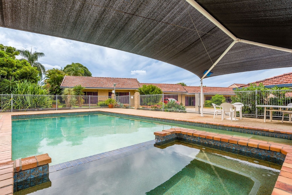 Aspley Carsel Motor Inn 52/60