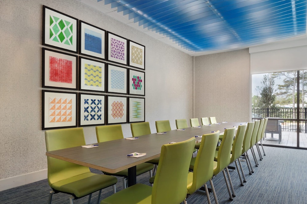 Holiday Inn Express Hotel & Suites Canton 29/37