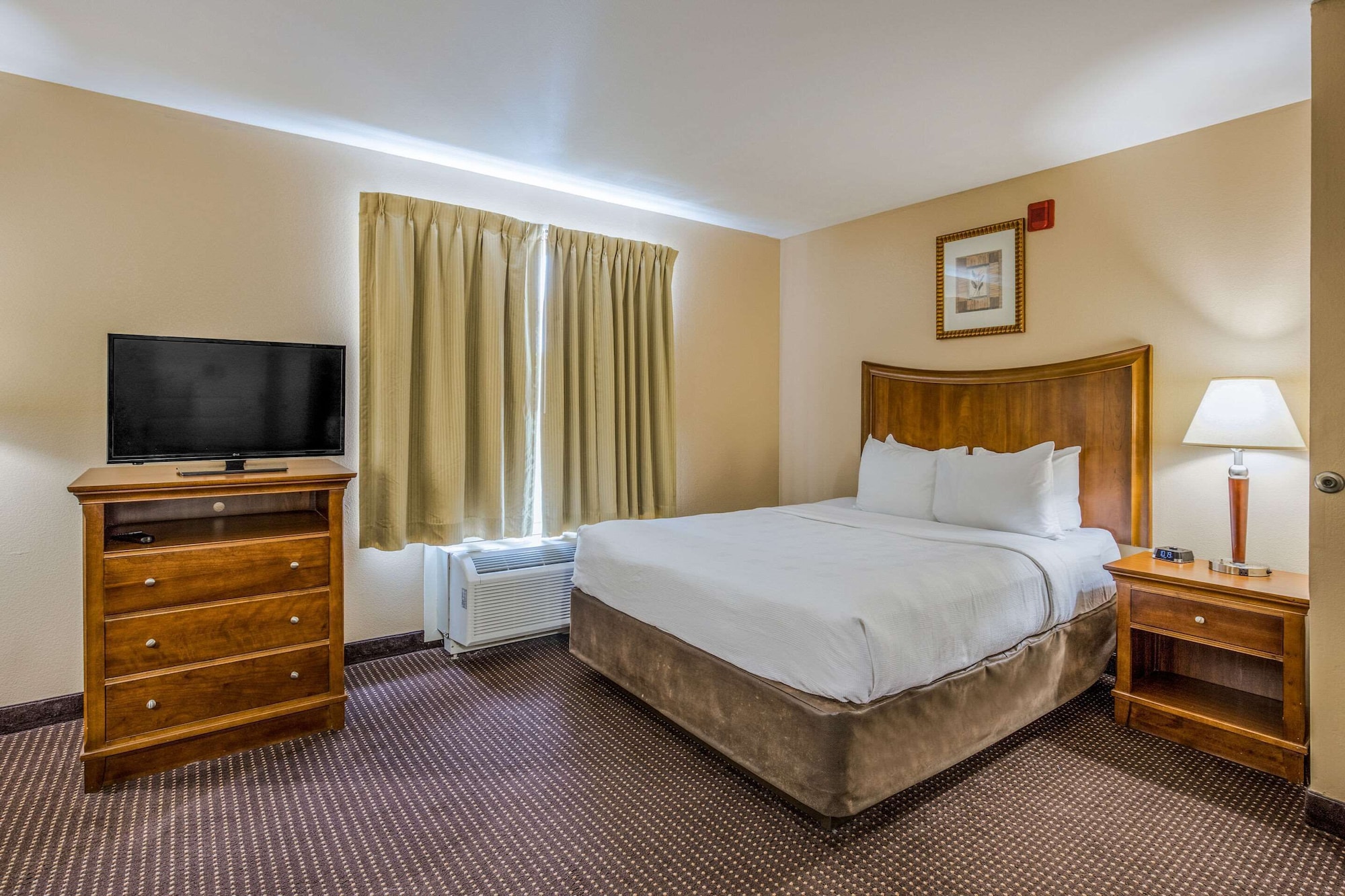 Efficiency, Suite, King Bed, Sofa, Accessible