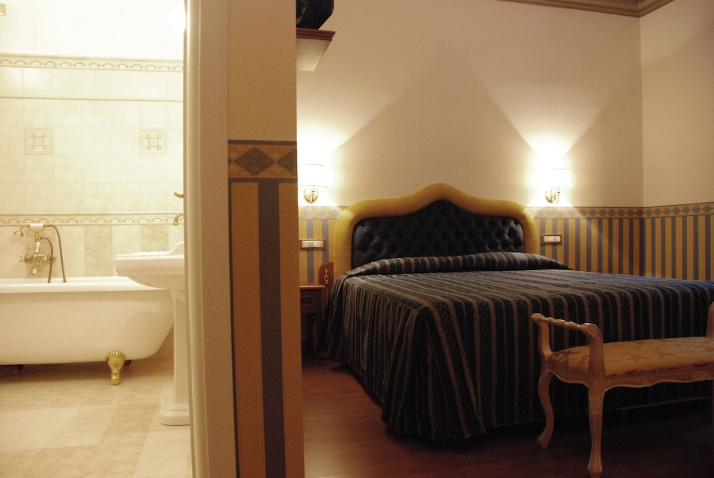 Bramble Luxury Suites 57/85