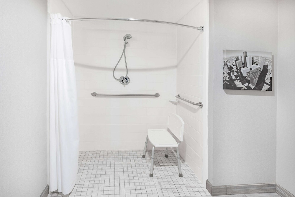 La Quinta Inn & Suites by Wyndham Houston Southwest 19/42