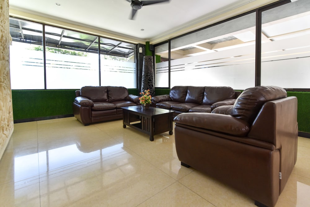 Reddoorz Plus Near Mall Bali Galeria 2 31/35