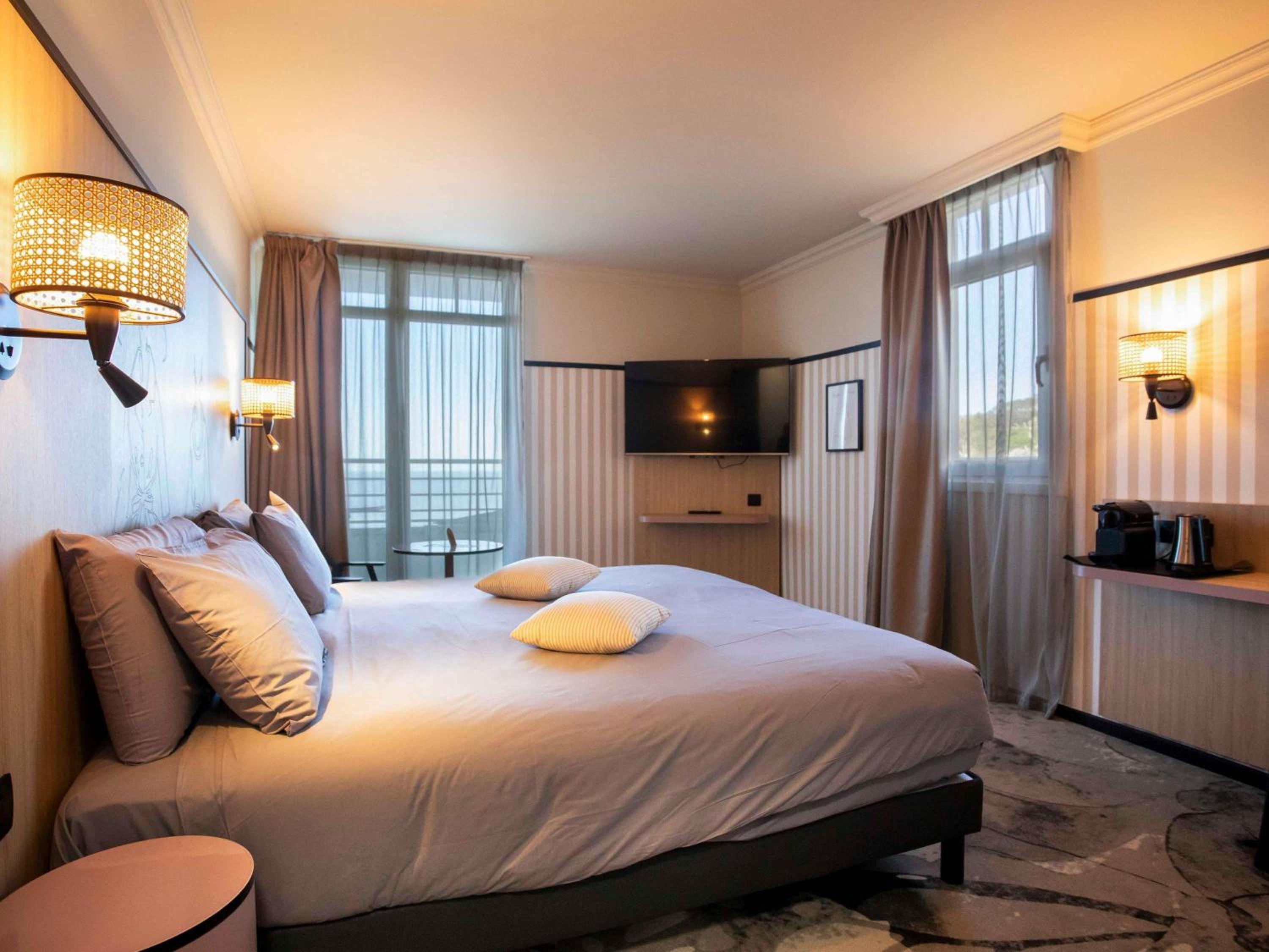 Couture, Privilege, Queen Bed, Sea View