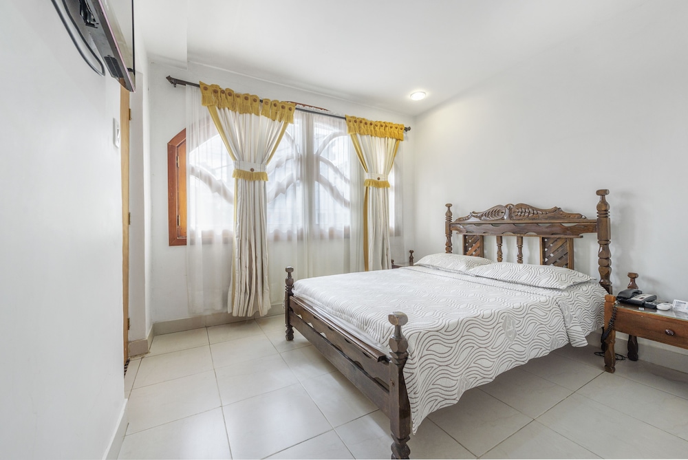 Veleros Hotel 35/57