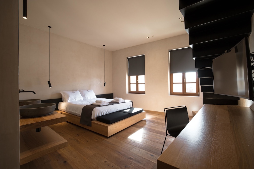 PENTHOUSE SUITE, OLD TOWN VIEW, HOT TUB, TERRACE