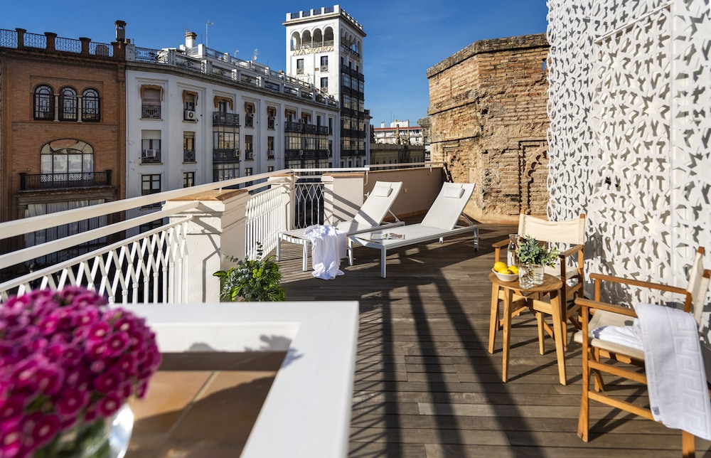 Torre Homenaje Historical Suites 40/50