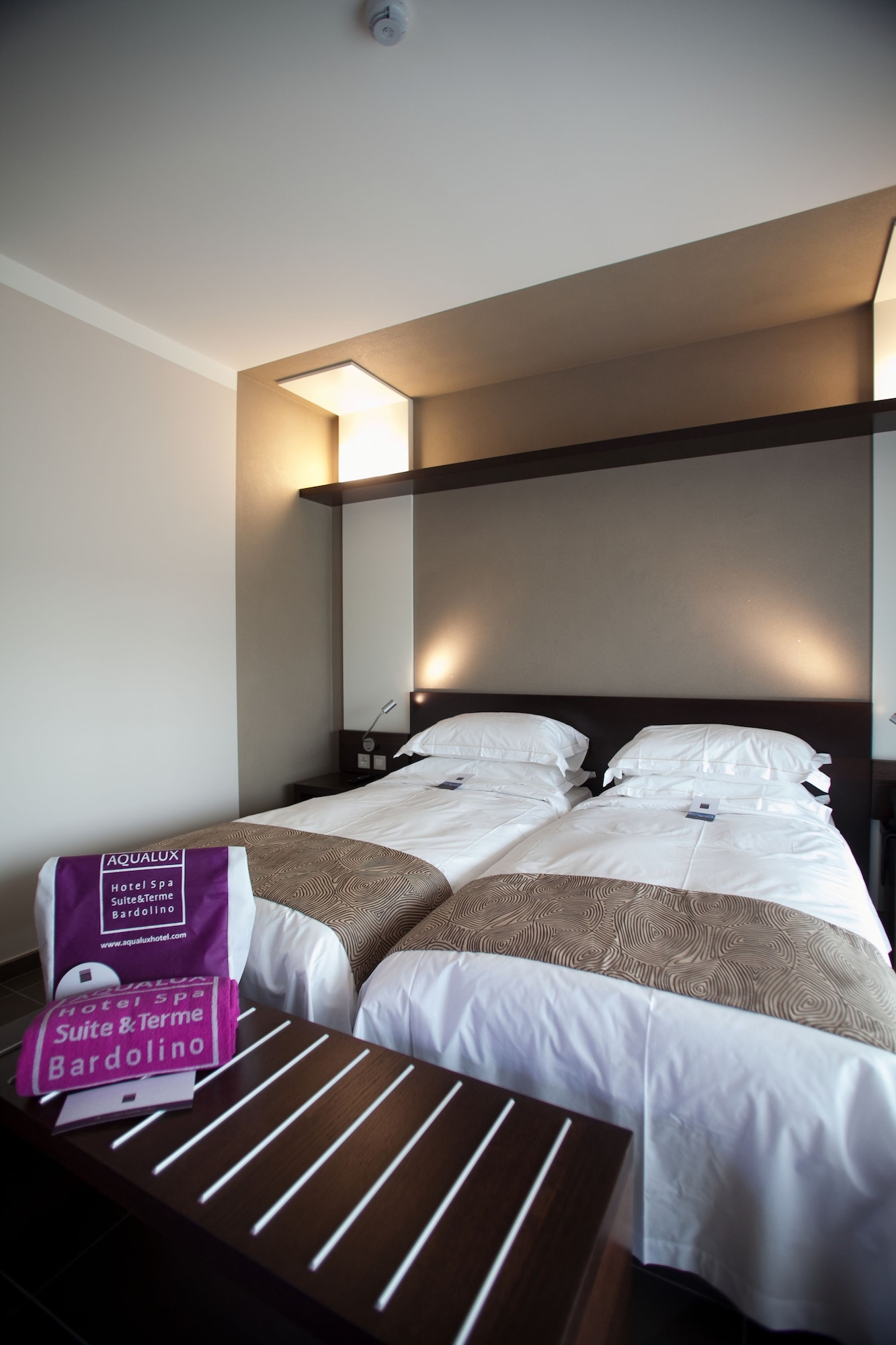 AQUA, DOUBLE BED, POOL VIEW
