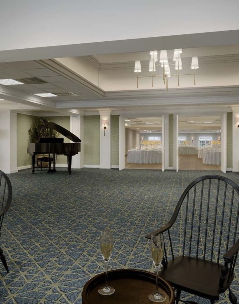 Newport Harbor Island Resort 38/66