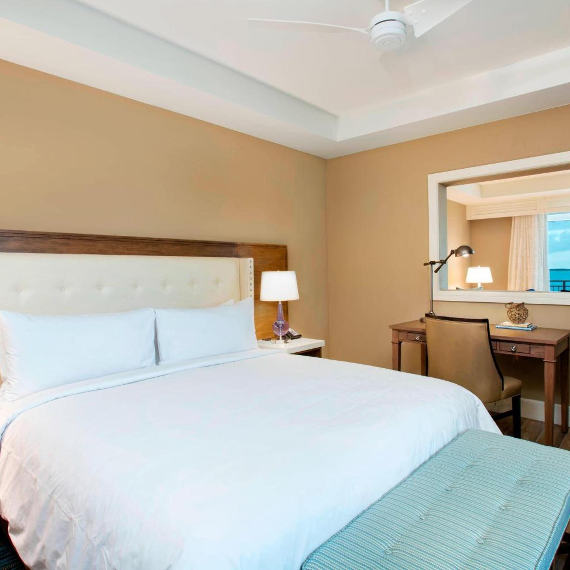 1 Bedroom, Suite, King Bed, Bay Front, Sofa, Corner