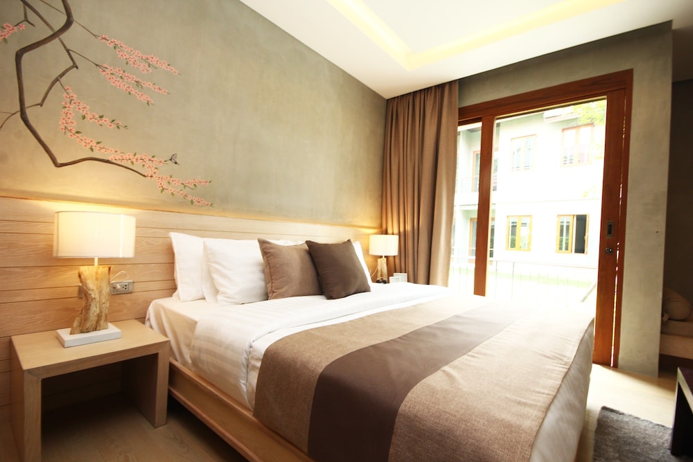 DELUXE, DOUBLE OR TWIN BED, GARDEN VIEW, BALCONY