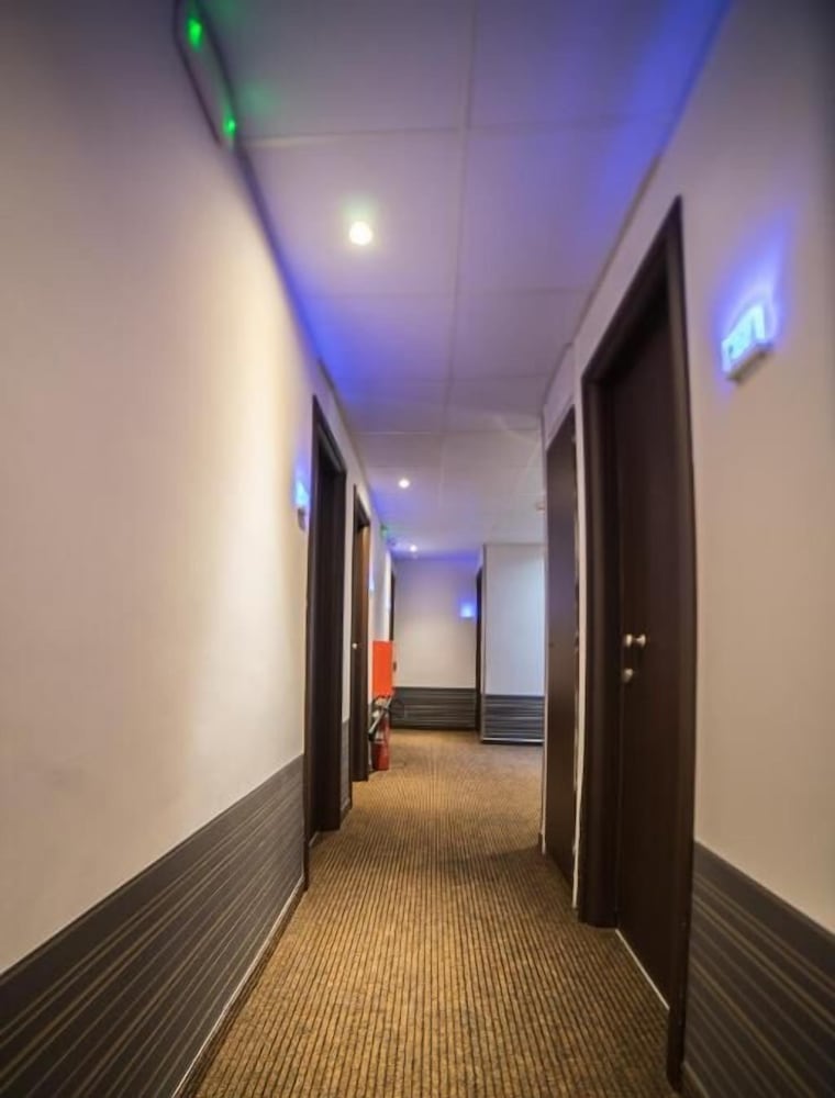 Mansion Hotel 28/45