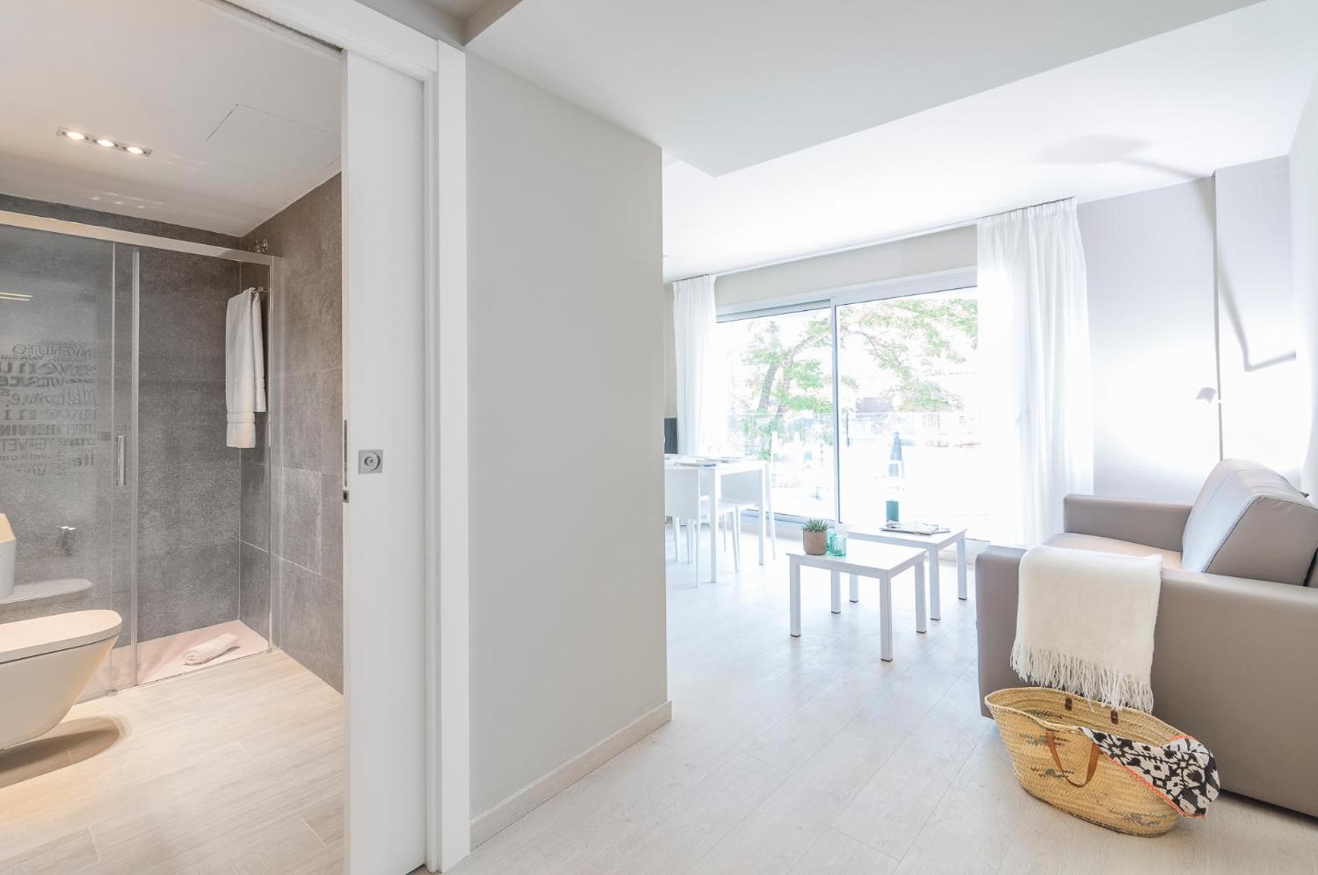 Daro Apartments 50/51