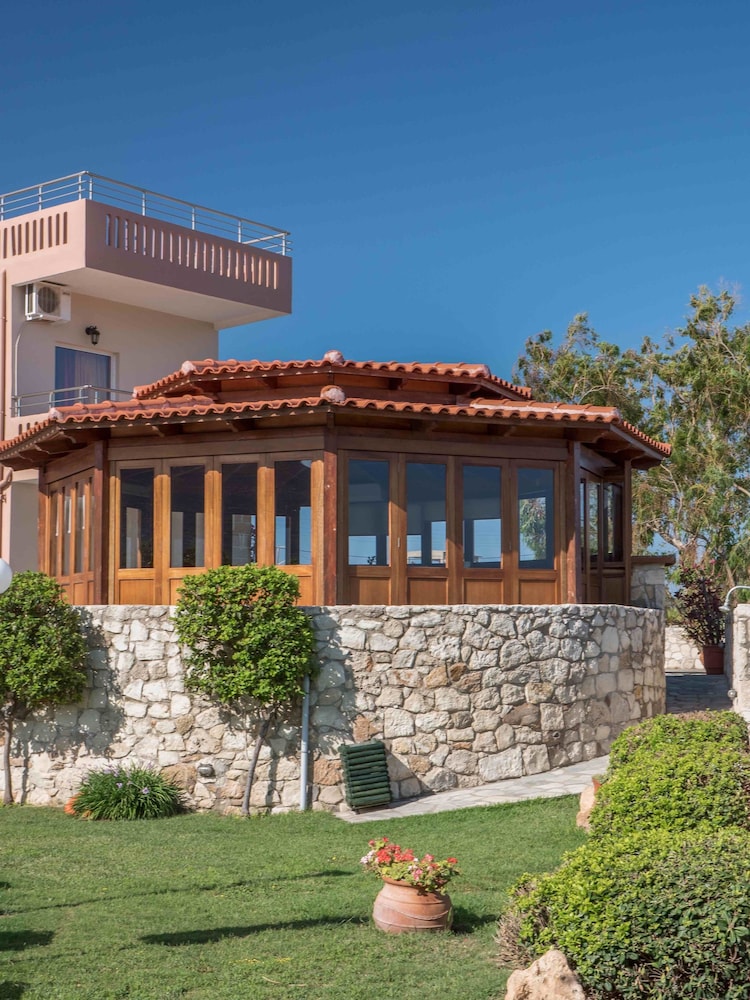 Petritos Rooms And Studios 3/50