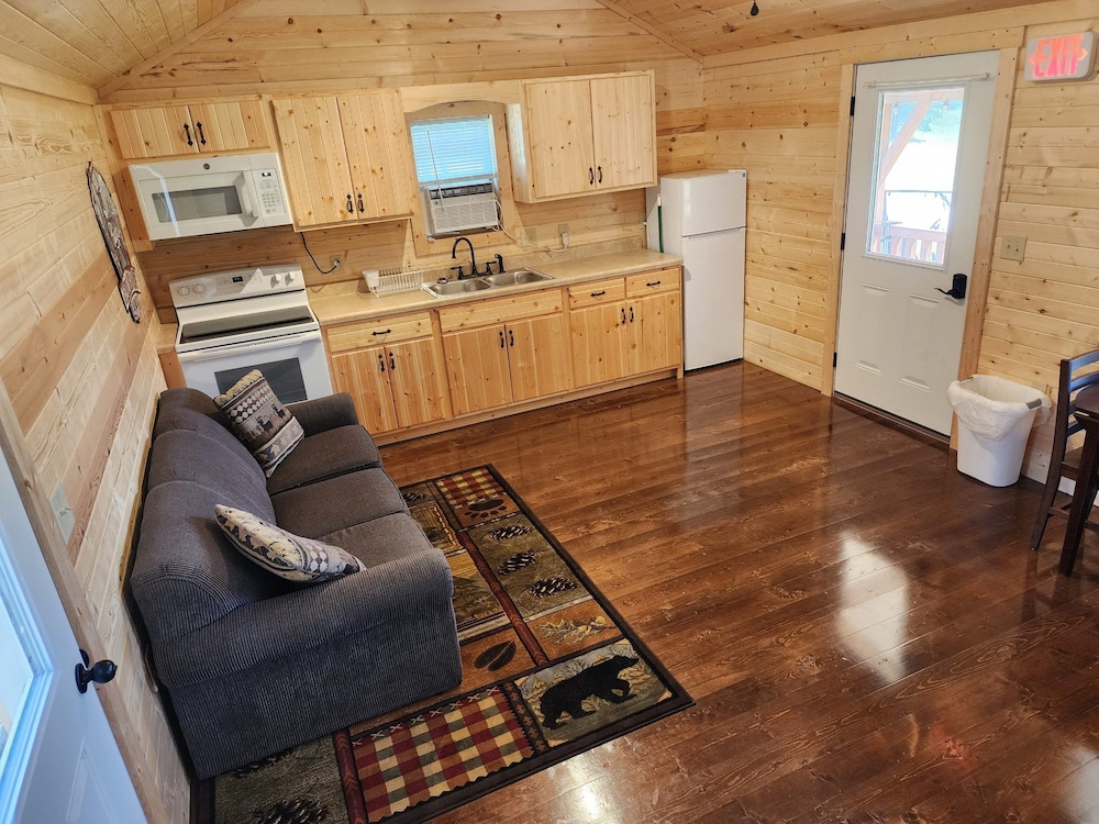 Freedom Ridge Cabins 24/54
