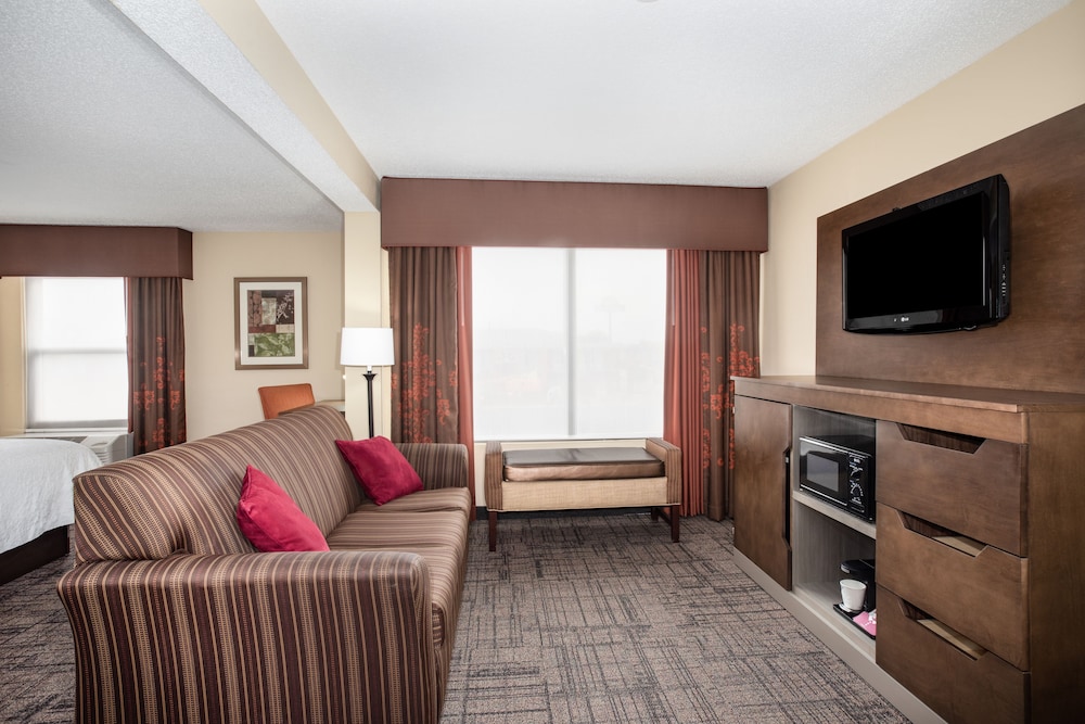 HAMPTON INN JONESBORO 28/39
