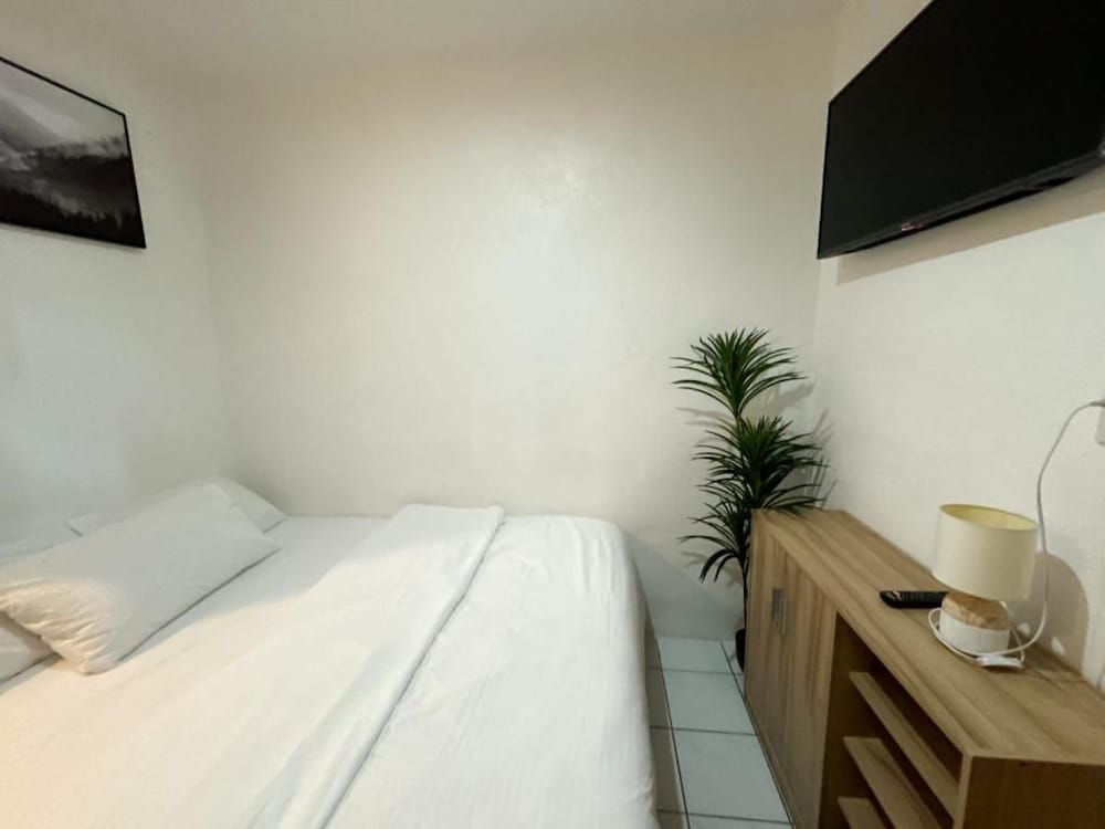 Westcoast Guest House 25/50