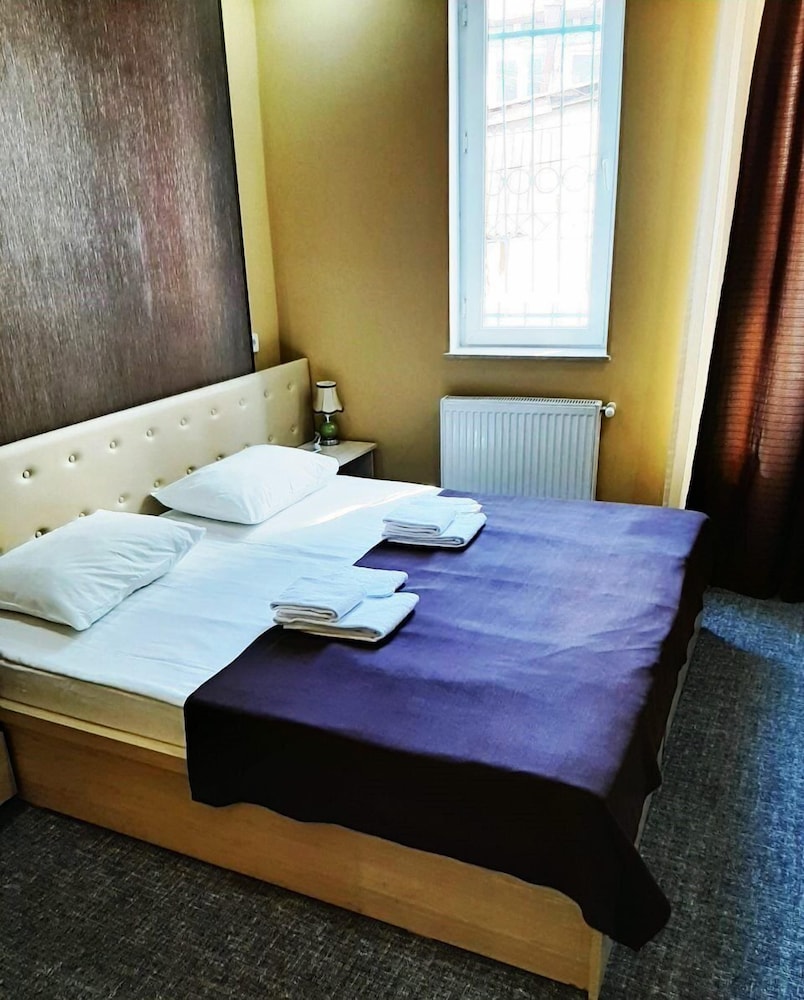 TBILISELI HOTEL 21/60