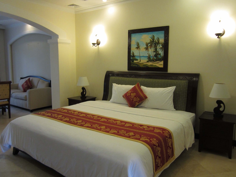 Olalani Resort and Condotel 24/69