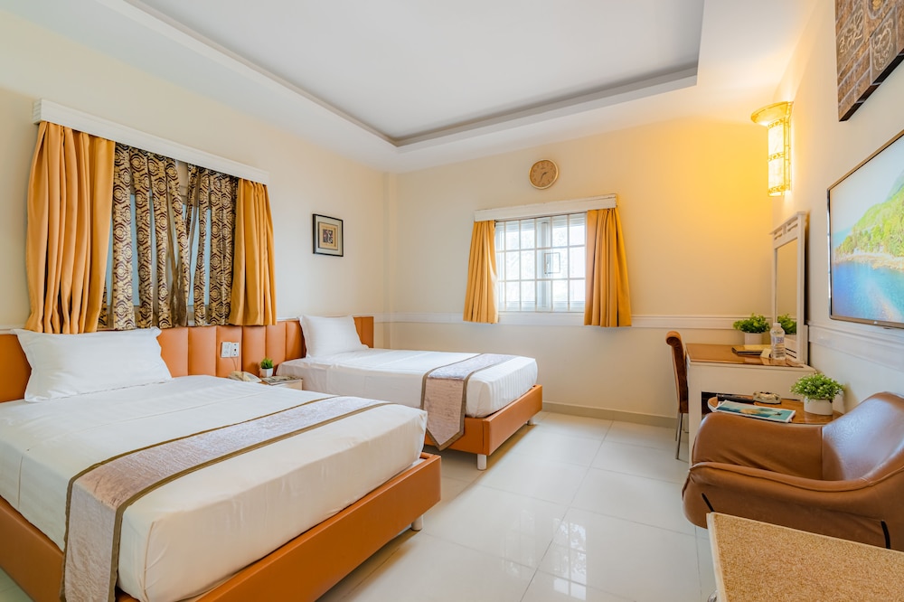Fortune 1127 Hotel 11/35