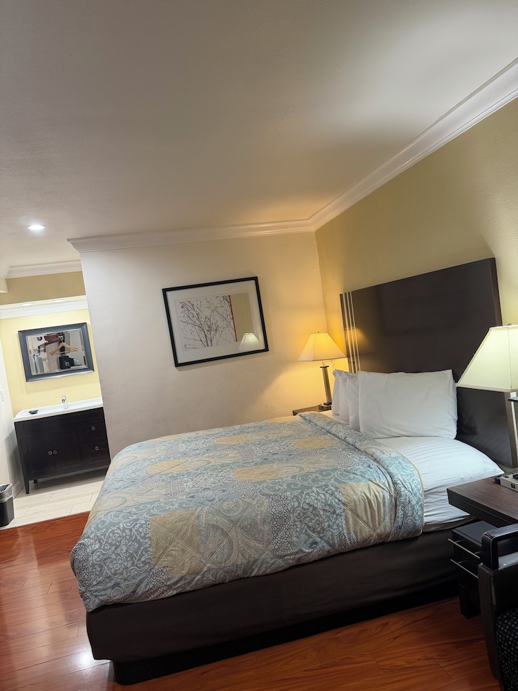 Lombard Plaza Motel 25/64