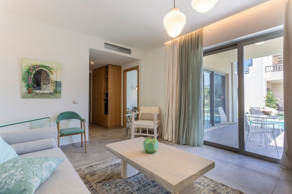Elysian Luxury Hotel & Spa 30/50