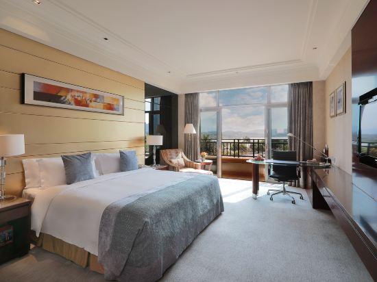 Deluxe, Queen Bed, River View