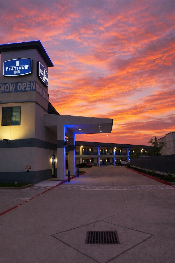 Platinum Inn And Suites 21/23