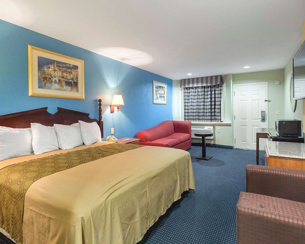 ROOM, KING BED, ACCESSIBLE