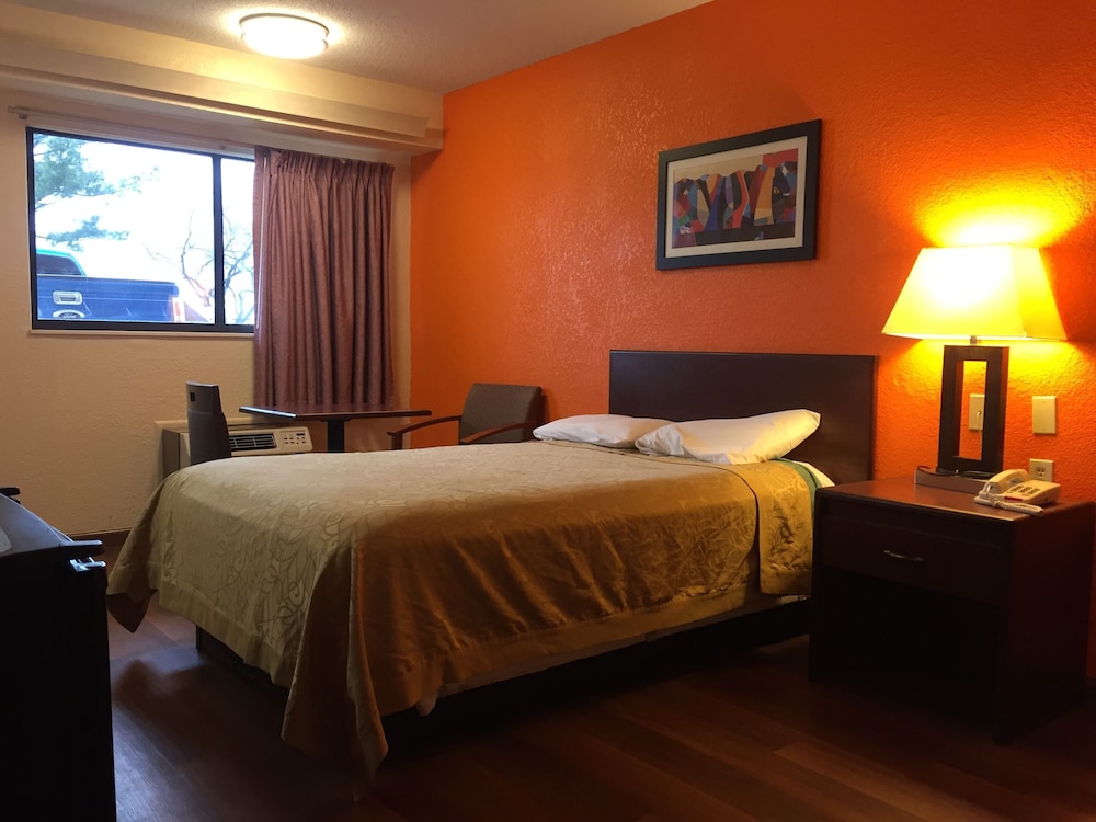 Americas Best Value Inn Pittsburgh Airport 24/36
