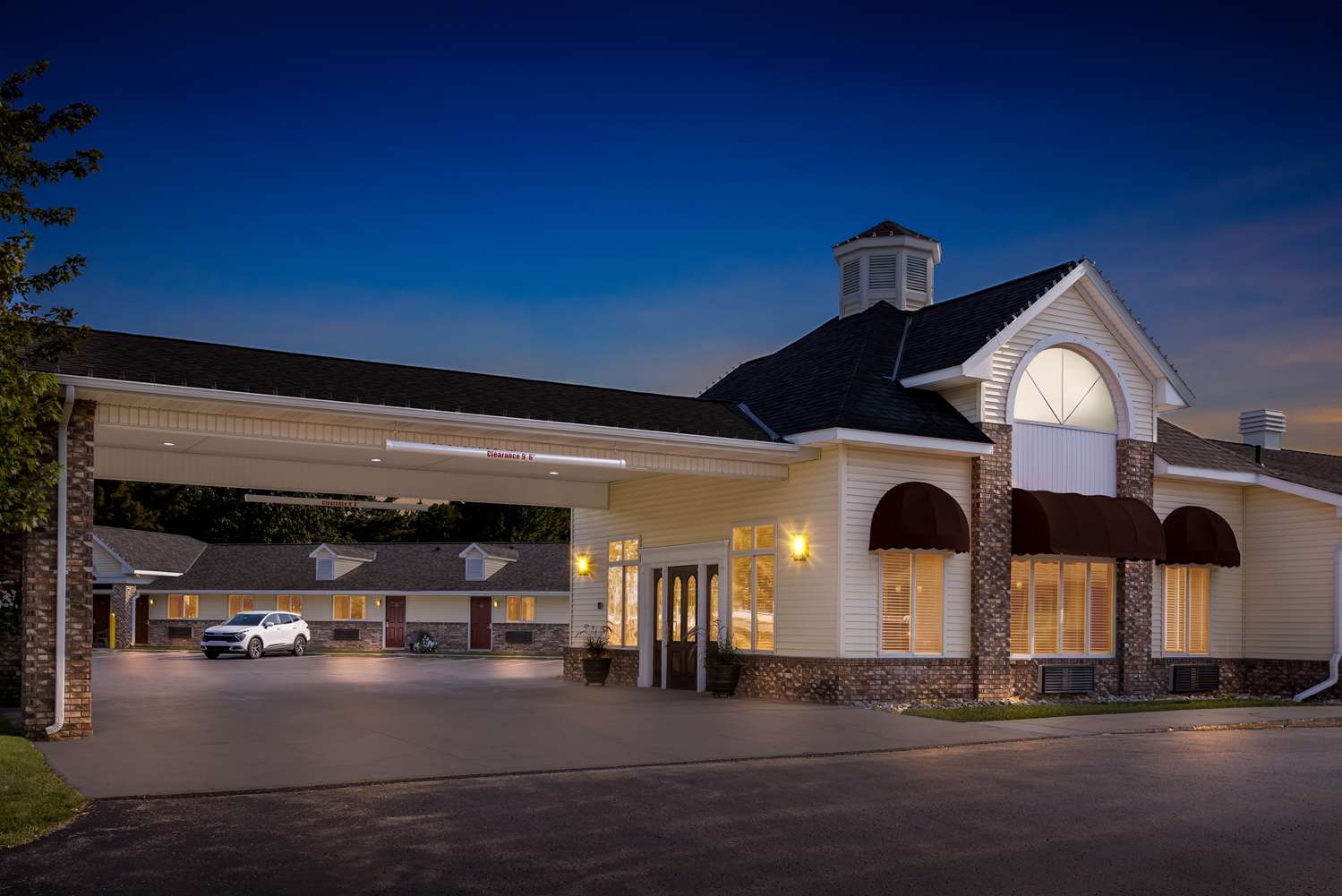 Best Western Of Harbor Springs 2/35