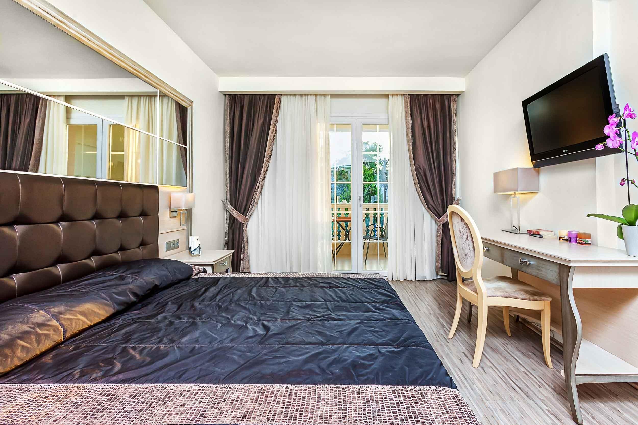 Standard, Double Bed, Garden View