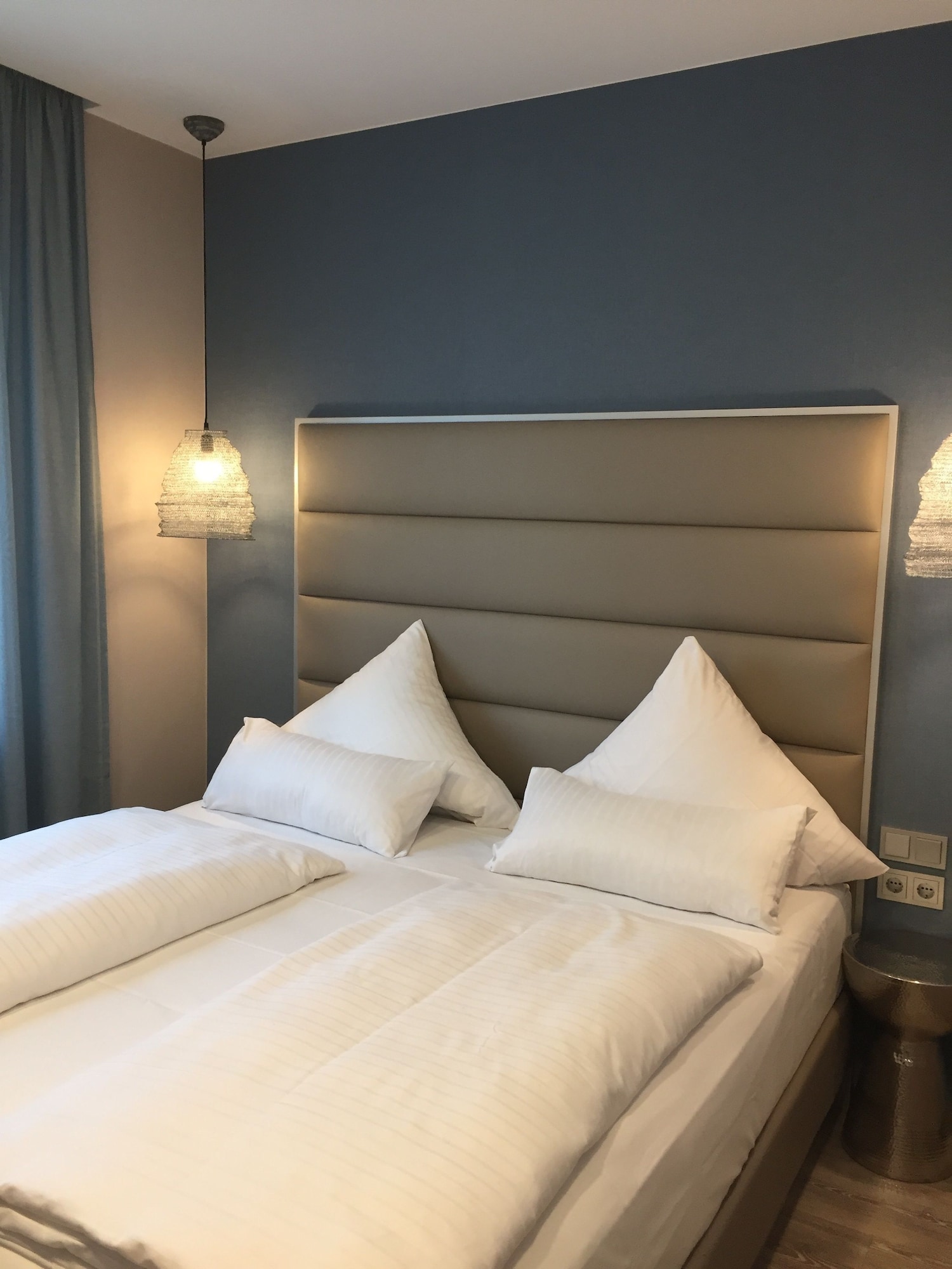 1 BEDROOM, SUITE
