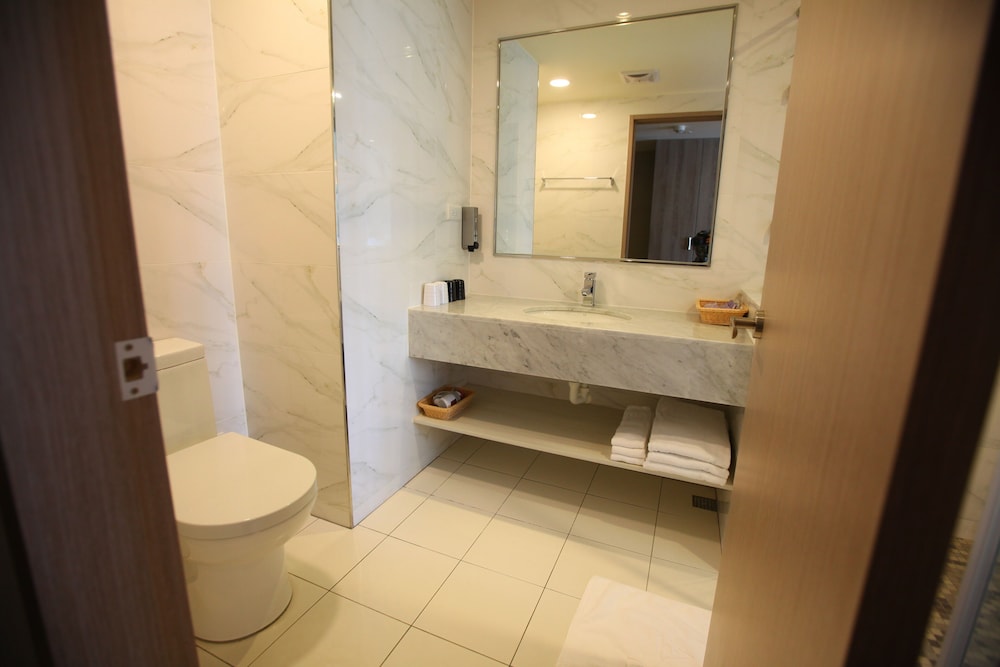 Aeris International Hotel 56/61