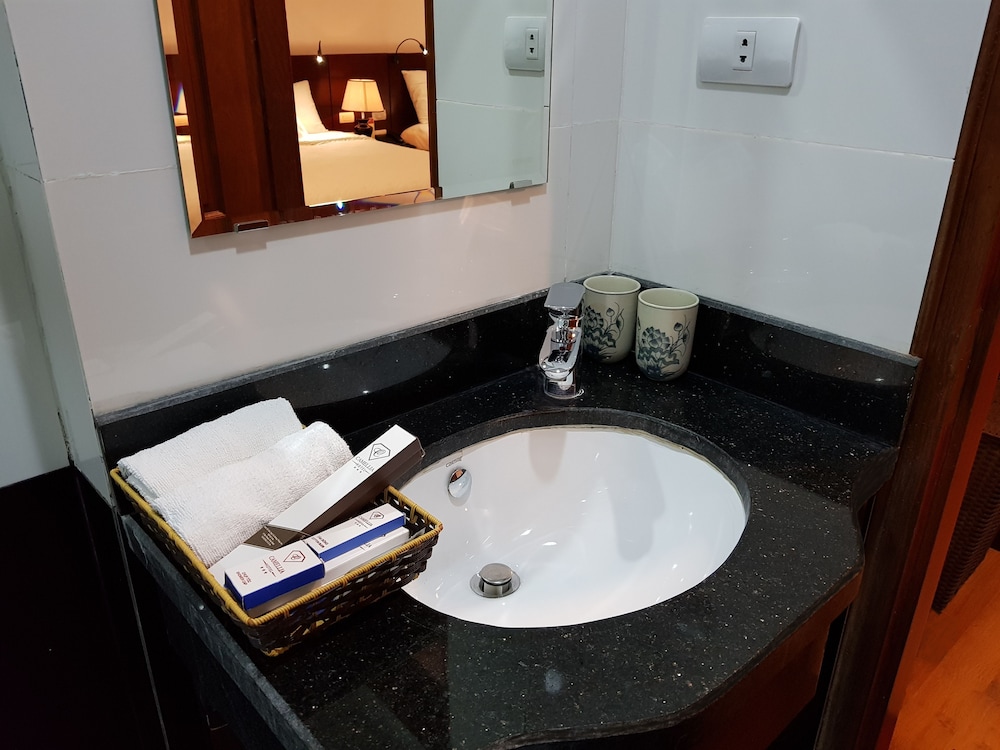 Camellia Hotel 34/35