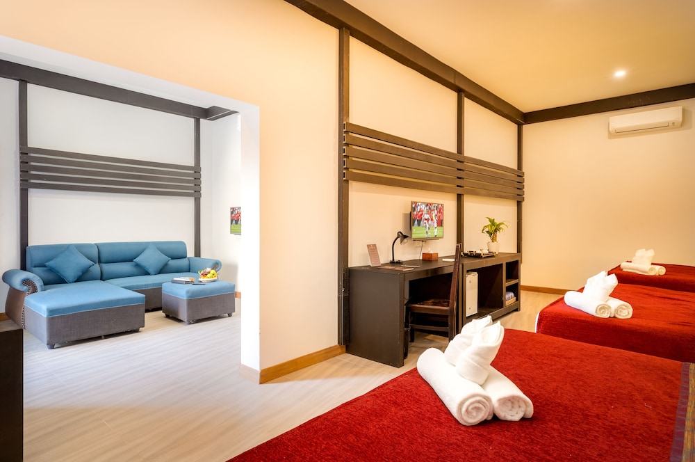 Reveal Courtyard in Reveal Angkor 35/60