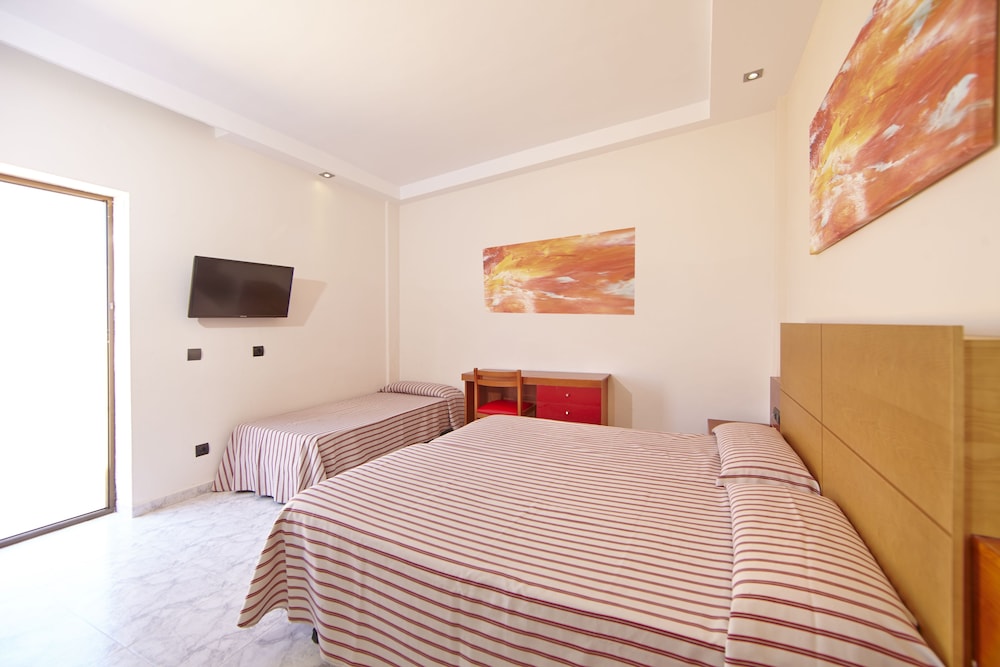 Caribbean Bay Hotel 7/32