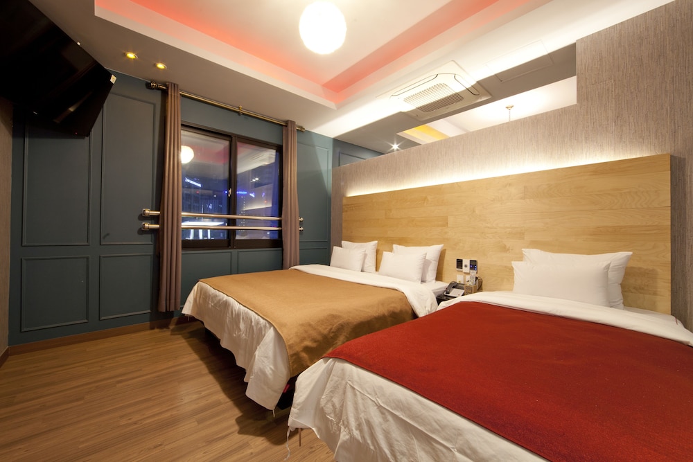 Hotel 109 17/73