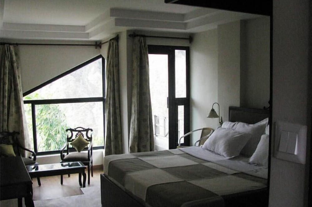 The Citadel Resorts, Jiya 7/15