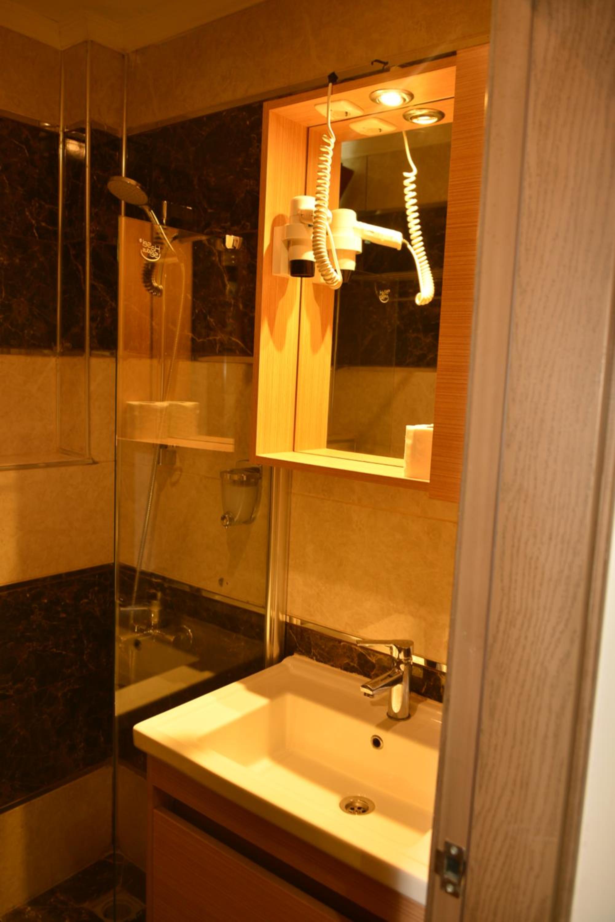 Pure Diamond Hotel 26/27