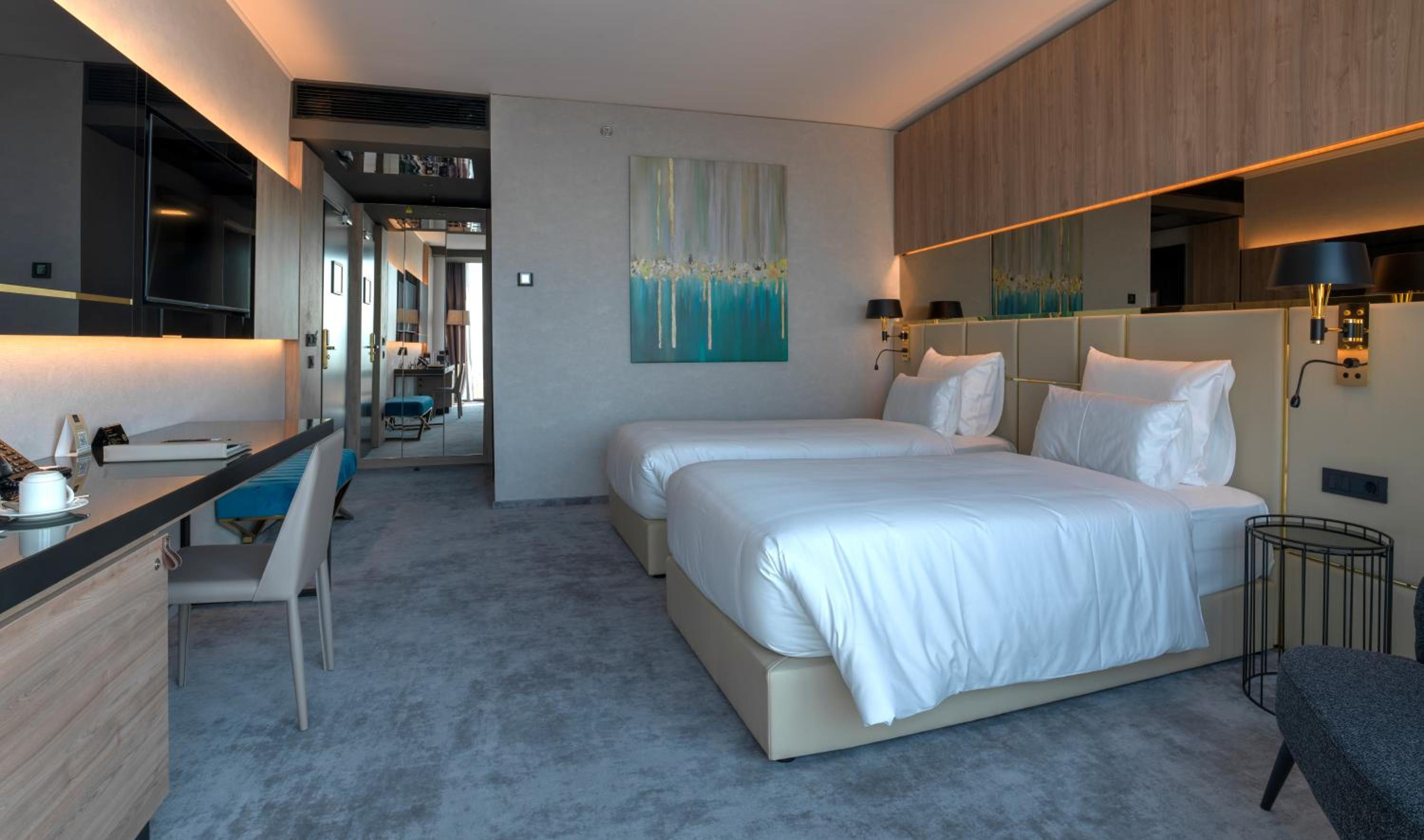 Room, Double or Twin Bed
