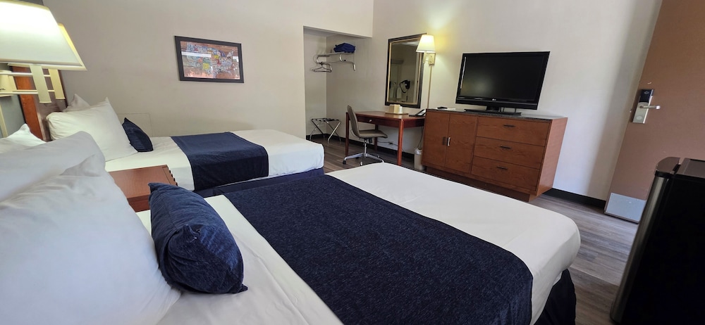 Parkview Inn and Conference Center (ex Econo Lodge) 24/50