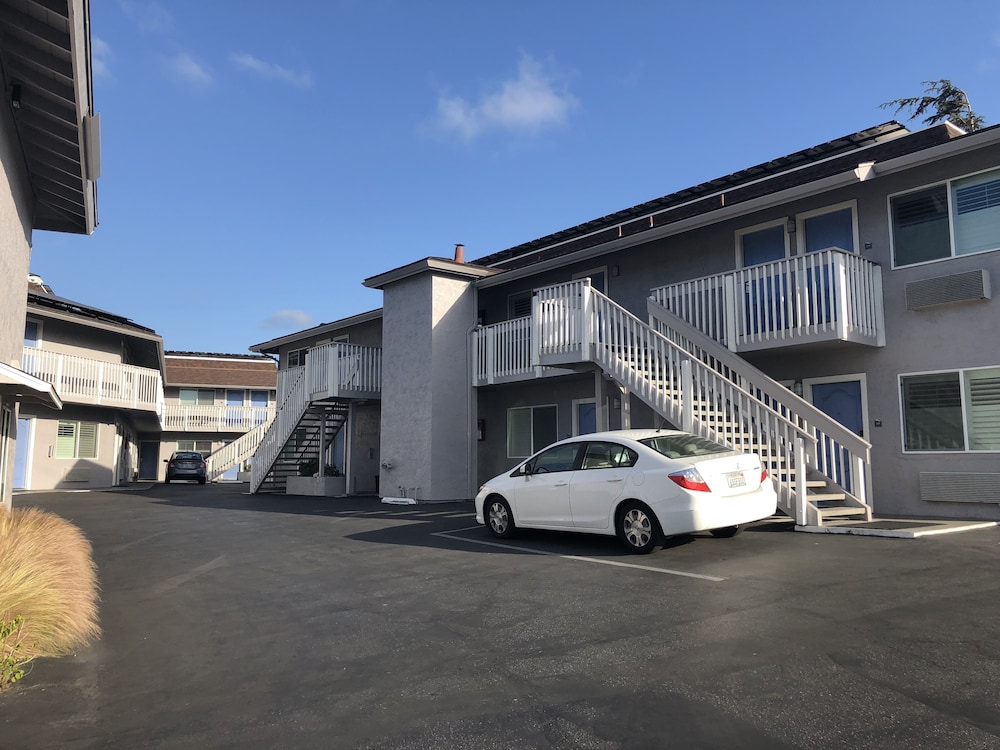 Pacific Inn Monterey 33/49