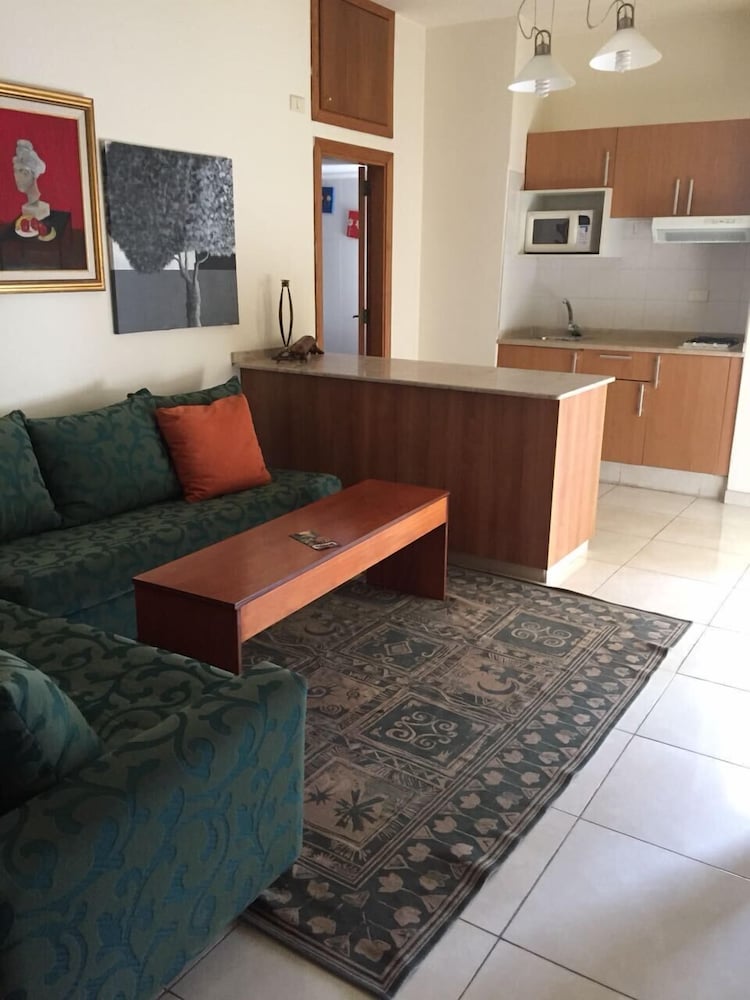 Leone Private Residence 9/14