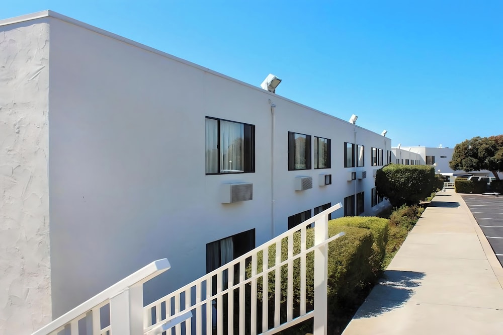 Motel6 San Simeon, CA - Hearst Castle Area 8/63