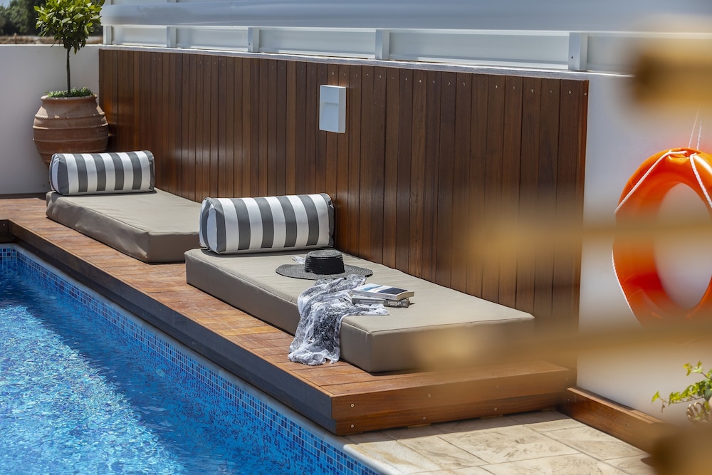 Chris Le Mare Luxury Villa 13/37